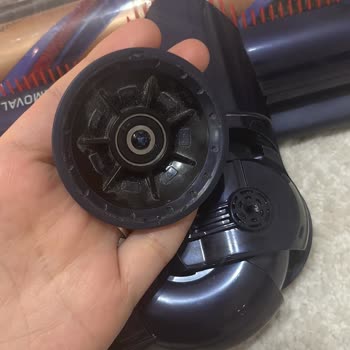 Dyson Gen 5 Halı Başlığı Tekerleği Kırıldı