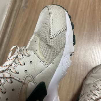 Nike Ayakkabısının Çok Kısa Bir Sürede Aniden Yırtılması