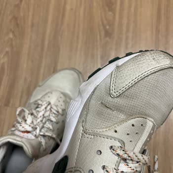 Nike Ayakkabısının Çok Kısa Bir Sürede Aniden Yırtılması