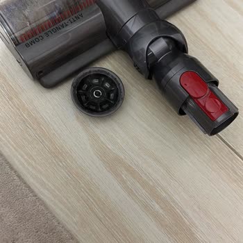 Dyson V15 Tekerlek Kırıldı, Yenisini Göndermediler
