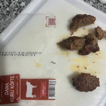 BİM Etinden Çıkan Metal Parça