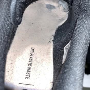 Adidas Marka Spor Ayakkabısı 20 Günde İç Tabanı Parçalandı