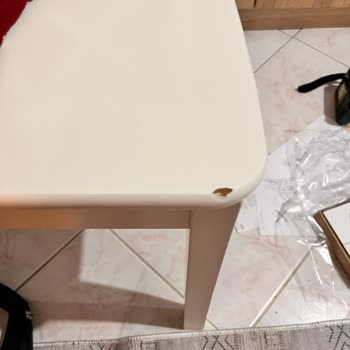 IKEA'dan 18 Bin TL'lik Masa Takımında Sandalye Kırık Geldi!