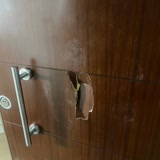 MNG Kargo Görevlisi Evin Kapısını Tekmeleyerek Kırdı Ve Saldırdı