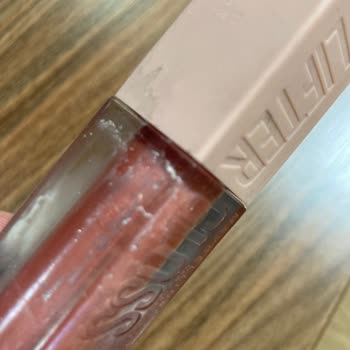Maybelline New York Yapışkan Sorunu: Makyaj Ürünlerinde Estetik Kaybı