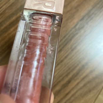 Maybelline New York Yapışkan Sorunu: Makyaj Ürünlerinde Estetik Kaybı