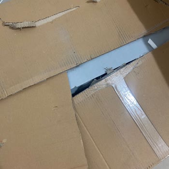 MNG Kargo'dan Gelen Yırtık Ürün Ve Şikayet Hattının Bir İşe Yaramaması
