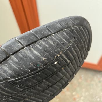 FLO Ayakkabı FLO İşporta Tezgahı Gibi