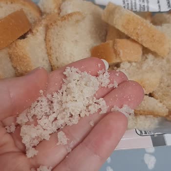 Mlife Bio Migros'tan Aldığımız Glutensiz Ekmek Ufalanıyor