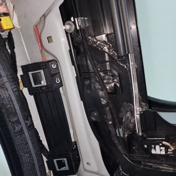 Peugeot 3008 Sunroof Tavan Su Alıyor.