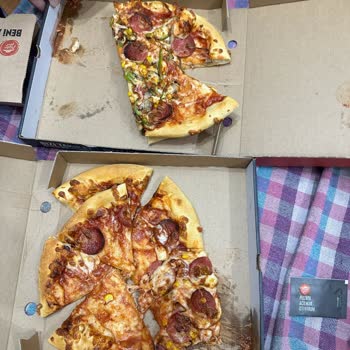 Yemeksepeti Yemek Sepetinin Kuryelerine Ulaşamaması Ve Lahmacuna Dönmüş Pizzalar