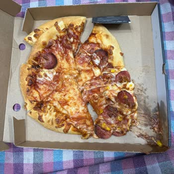 Yemeksepeti Yemek Sepetinin Kuryelerine Ulaşamaması Ve Lahmacuna Dönmüş Pizzalar