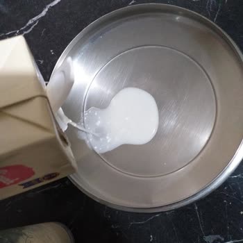 A101'de Taze Olmayan Süt Hayal Kırıklığı!