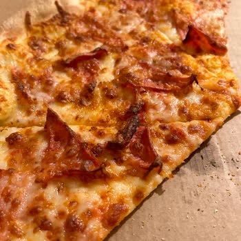 Little Caesars Pizza Kuru Ve Malzemeleri Yanık Çıktı