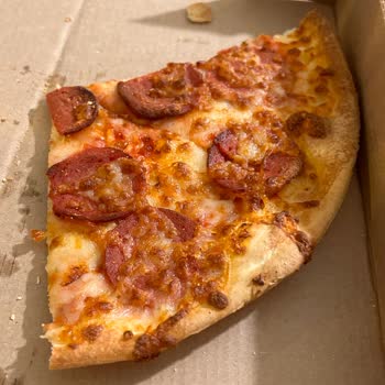 Little Caesars Pizza Kuru Ve Malzemeleri Yanık Çıktı