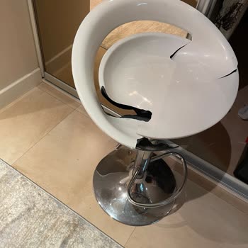 PTT Kargo PTT Kırılarak Getirilen Tabure