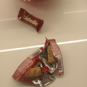 Tadelle Rengi Bozuk Çikolatanın Gece Bir Vakti Hastanelik Etmesi