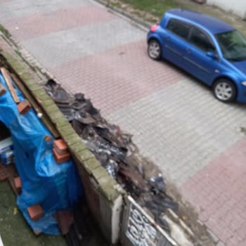 Küçükçekmece Belediyesi Çatı Mevlan Nı Çöp Var