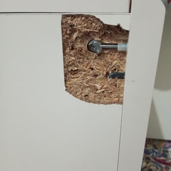 Kelebek Mobilya TV Ünitesi Kırık Ayak Kullanıcı Hatasına Sokuldu