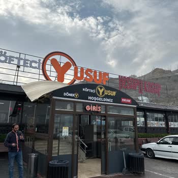 Köfteci Yusuf Sipariş Alınmadı Bir Saat Bekledik Hijyenik Değil Ayrıca! Özensizler!