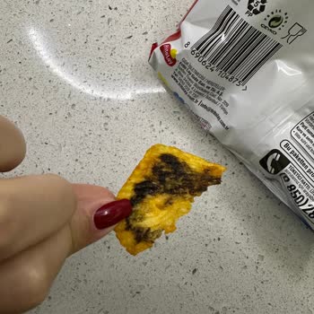 Ruffles Ketçaplı Cipsin İçinden Siyah Cips Çıktı