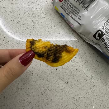 Ruffles Ketçaplı Cipsin İçinden Siyah Cips Çıktı