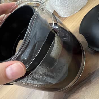 Stilevs Çaycının Sıcak Suyla Kırılması