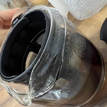 Stilevs Çaycının Sıcak Suyla Kırılması