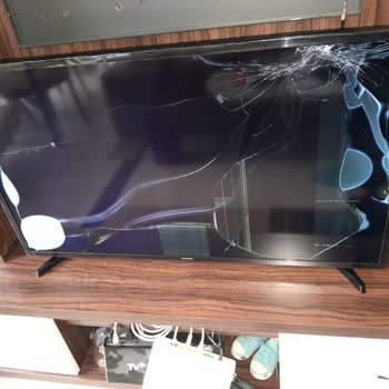 Sıfır Samsung TV Kutudan Kırık Çıktı Ve Servis İlgilenmedi