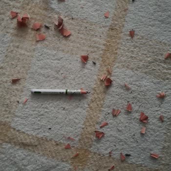 Faber Castell Kalemi, Kalem Açacak İle Açtıkça Ucu Kırılıyor