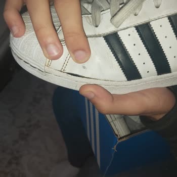 3 Ay Gibi Bir Sürede Adidas Superstar Denilen Ürün Çöp Durumuna Düştü