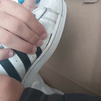 3 Ay Gibi Bir Sürede Adidas Superstar Denilen Ürün Çöp Durumuna Düştü