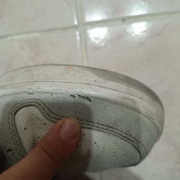Puma Ayakkabının Sağ Ve Sol Taraftan Yırtılması
