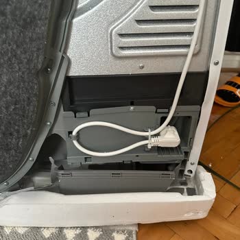 Grundig Hasarlı Ürün Satıyor Ve Arkasında Durmuyor