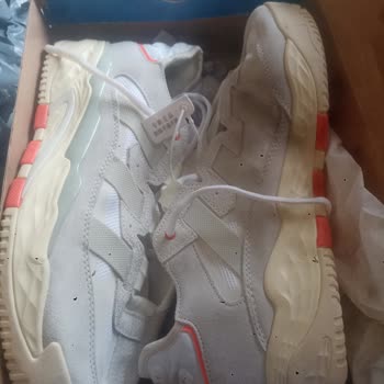 Sneakers Dünyası (56sneakers) Görseldeki Ve Gönderdikleri Ürün Aynı Değil