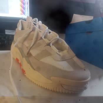 Sneakers Dünyası (56sneakers) Görseldeki Ve Gönderdikleri Ürün Aynı Değil