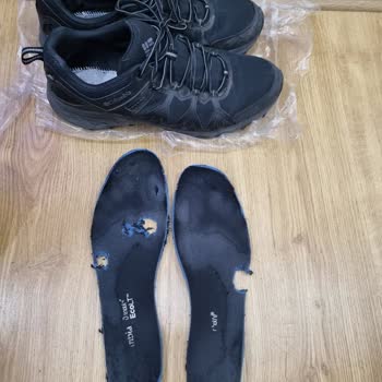 Columbia Shoes Deformed at The Soles, They Are Ignorant
