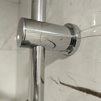 Tema Banyo Sürgülü Duş Başlığı Çatladı