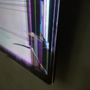 Vestel Televizyon Ekran Çatlaması