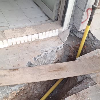 Diyargaz Kapı Önündeki Çukur Kapatılsın