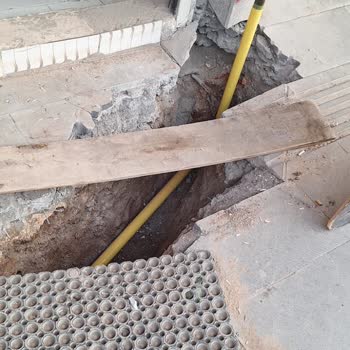 Diyargaz Kapı Önündeki Çukur Kapatılsın