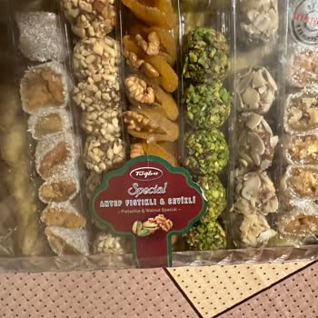 Tuğba Kuruyemiş İndirimden Alınan Bayat Ürünler