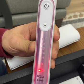 Trendyol Oral-B Genius X 20000N Yapay Zeka Destekli Şarjlı Diş Fırçası