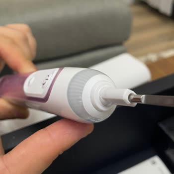 Trendyol Oral-B Genius X 20000N Yapay Zeka Destekli Şarjlı Diş Fırçası