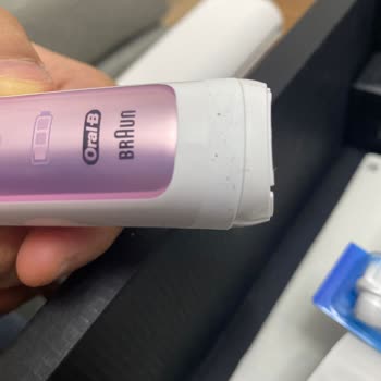 Trendyol Oral-B Genius X 20000N Yapay Zeka Destekli Şarjlı Diş Fırçası