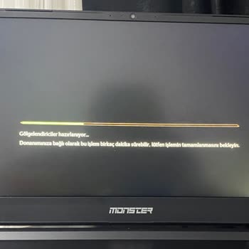 Monster Notebook Ekran Beyaz Işık