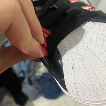 adidas 3 Giymeye Ayakkabı Yırtıldı