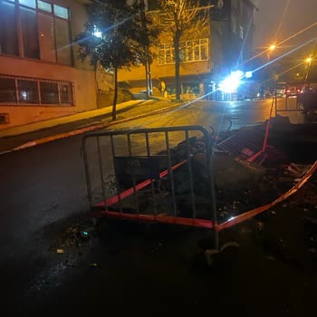 Avcılar Belediyesinin Yeşilkent Mahallesinde Bozuk Yolları Yapmaması