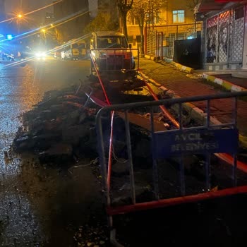 Avcılar Belediyesinin Yeşilkent Mahallesinde Bozuk Yolları Yapmaması