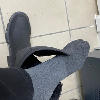 FLO Ayakkabı Botum Su Aldı